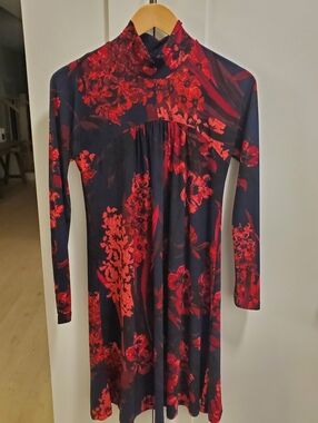 Tommy Hilfiger- Beautiful Floral Dress Sz.8-10 Perfect for the Holidays